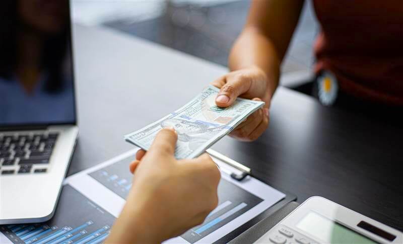 海外旅行に現金は必要？キャッシュレス時代でも助けになる理由と具体的な場面